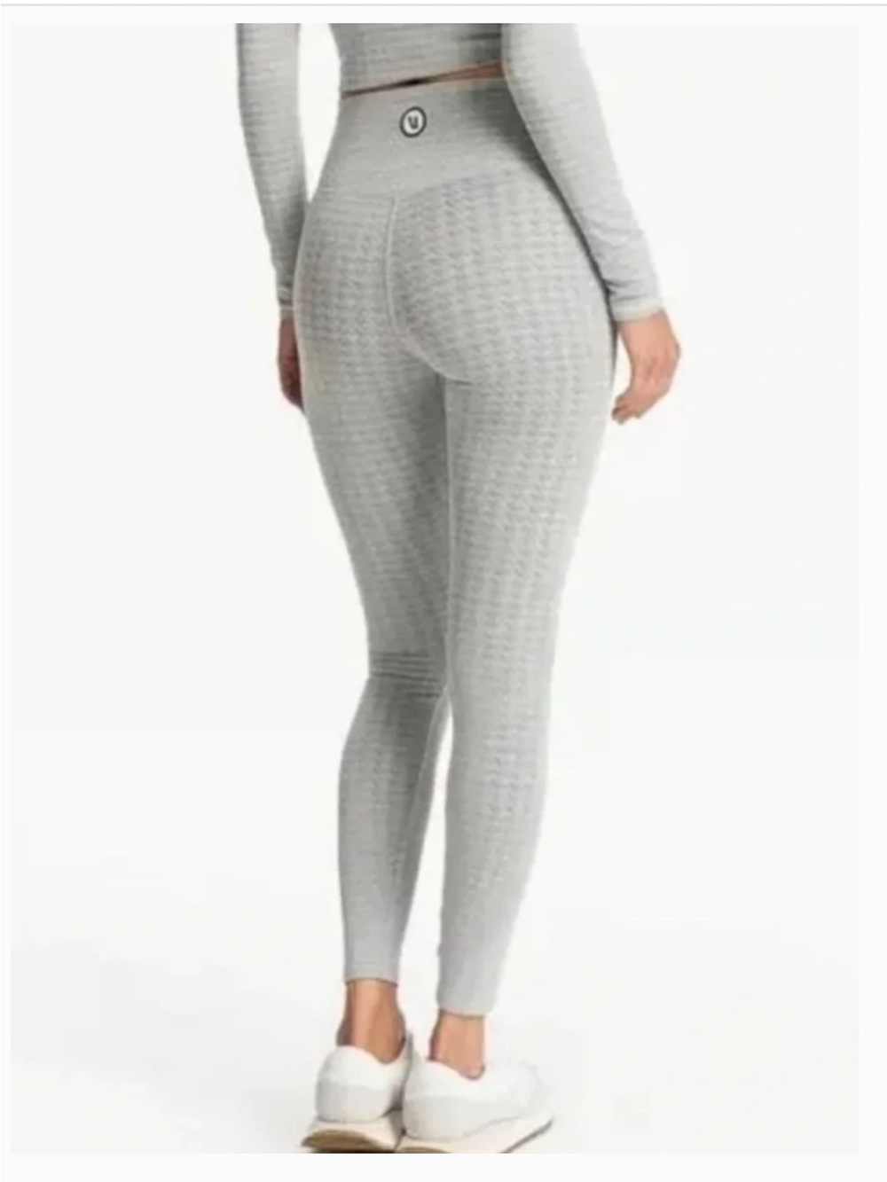 EUC Vuori Textured Chilled Out Leggings.
Size Small